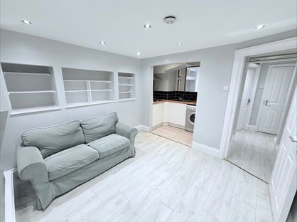 1 Bed Flat, Oaks Court, E11