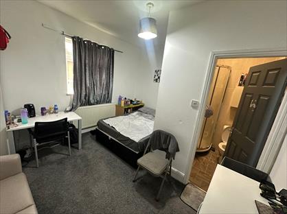 Room in a Shared House, Milner Road, B29
