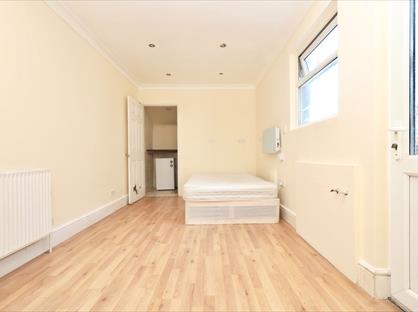 Studio Flat, Bower Lane, ME16