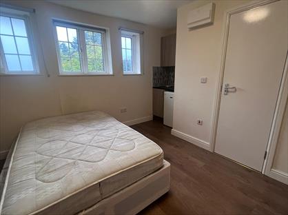 Room in a Shared House, Swan Close, TW13