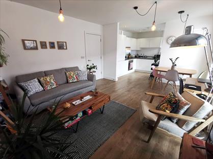 1 Bed Flat, Chaldron Court, E14