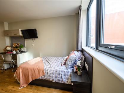 Studio Flat, Queen Street, S1