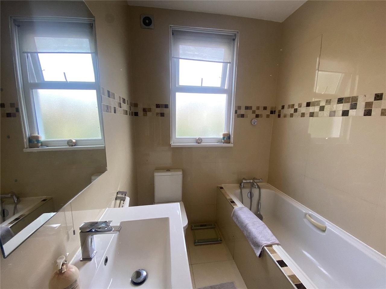 Thornton Heath Room in a Shared House, Carew Road, CR7 To Rent Now