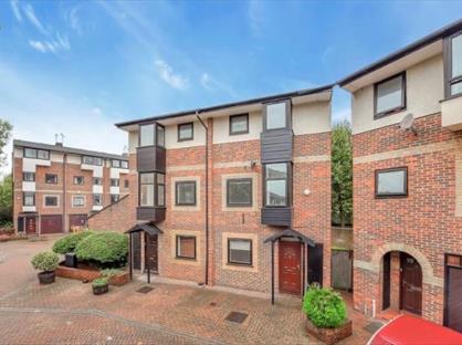 4 Bed Terraced House, Telegraph Place, E14