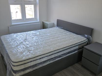 3 Bed Flat, High Street, EN8