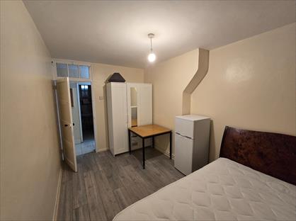 Room in a Shared Flat, Reading House, SE15