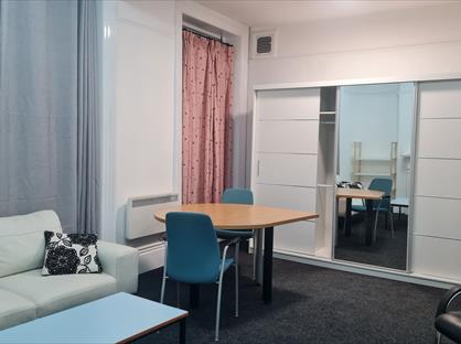 Studio Flat, Bond Sreet, WF17