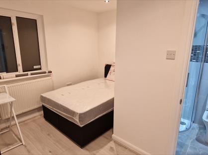 Room in a Shared House, Adelaide Road, ME7