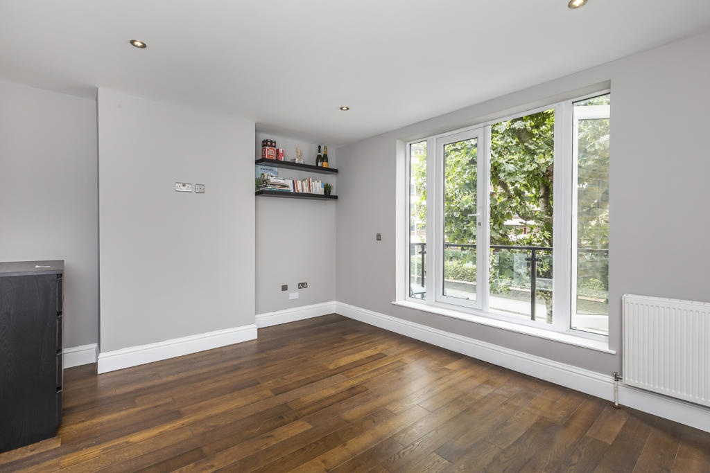 3 Bed Flat, Nemus Apartments, SE8 photo 2