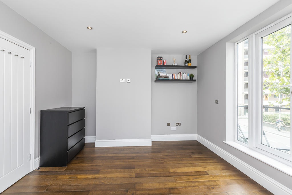 3 Bed Flat, Nemus Apartments, SE8 photo 3