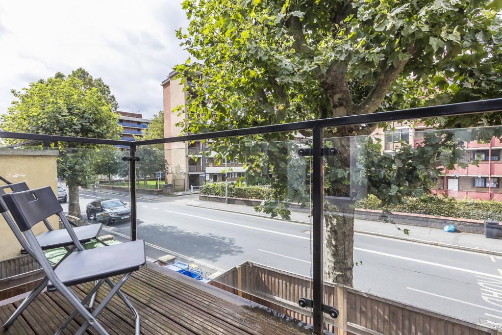 3 Bed Flat, Nemus Apartments, SE8 photo 4
