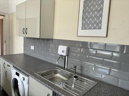 Room in a Shared House, The Lees, HD6