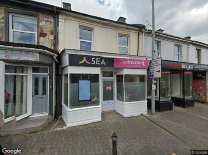 2 Bed Flat, Queen Street, TQ12