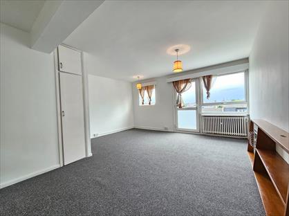 Studio Flat, Rockley Court, W14