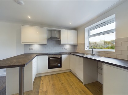 3 Bed Terraced House, Fairfields, IP24