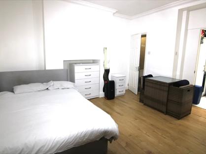Studio Flat, Eversholt Street, NW1