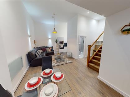 2 Bed Flat, Midghall Street, L3