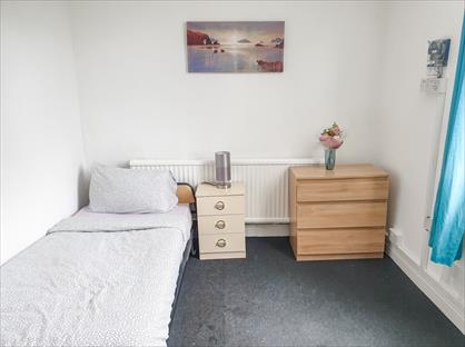 Room in a Shared House, Wolverhampton Street, DY1