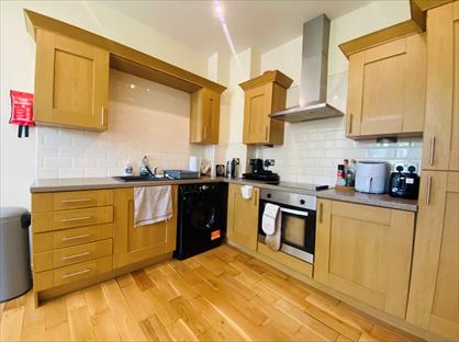 2 Bed Flat, Richardshaw Lane, LS28