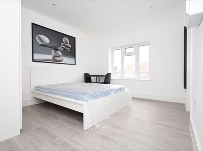 Studio Flat, Foxhays Road, RG2