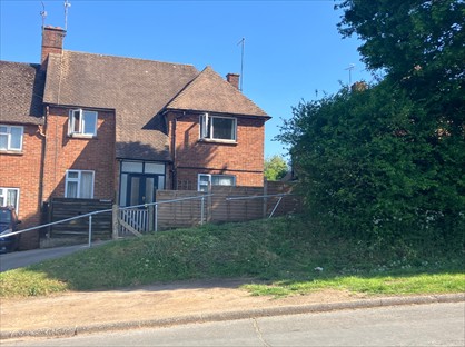 3 Bed Semi-Detached House, Hillway, HP7