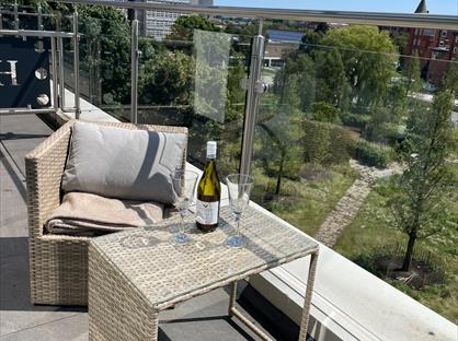 2 Bed Flat, The Glass House, HU1