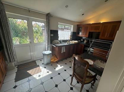 3 Bed Semi-Detached House, Gresham Road, TW3