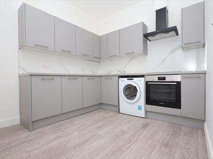 Studio Flat, Arngask Road, SE6