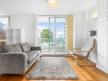 2 Bed Flat, Hallmark Court, E14