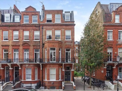 2 Bed Flat, Rosary Gardens, SW7