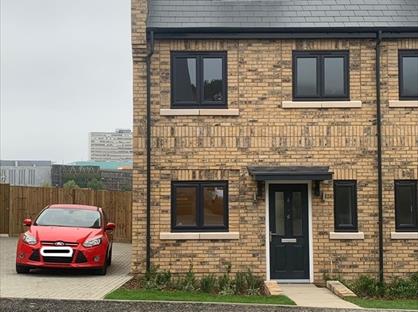 3 Bed Semi-Detached House, Johnstone Close, RG12
