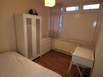 Room in a Shared Flat, Halyard House, E14