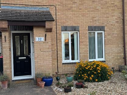 3 Bed Semi-Detached House, Greenhill Close, MK5