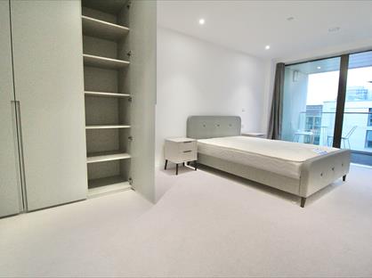 2 Bed Flat, Bowery Building, SW15