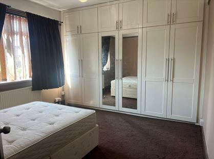 3 Bed Flat, Dunstable Road, LU4