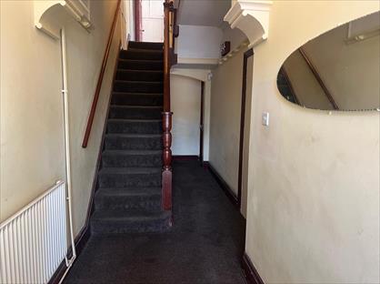 6 Bed End Terrace, Dunstable Road, LU4