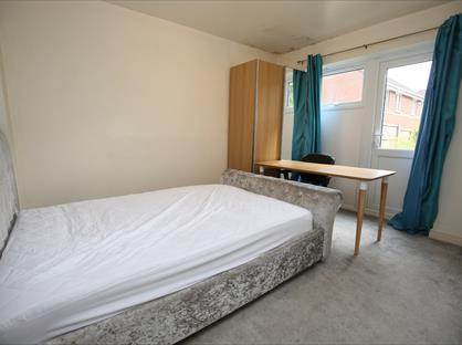 5 Bed Terraced House, Gillquart Way, CV1