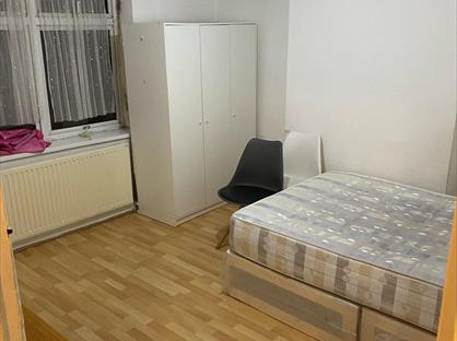 Room in a Shared House, Burges Road, E6