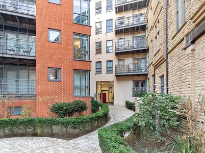 1 Bed Flat, Waterloo Court, LS10