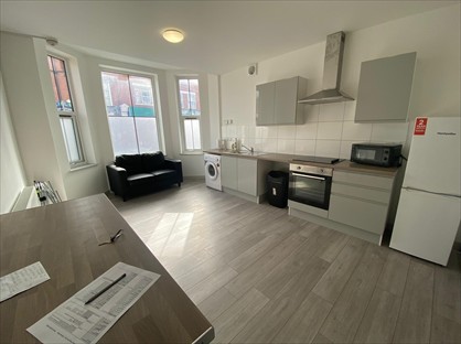 2 Bed Flat, Stoke Road, ST4