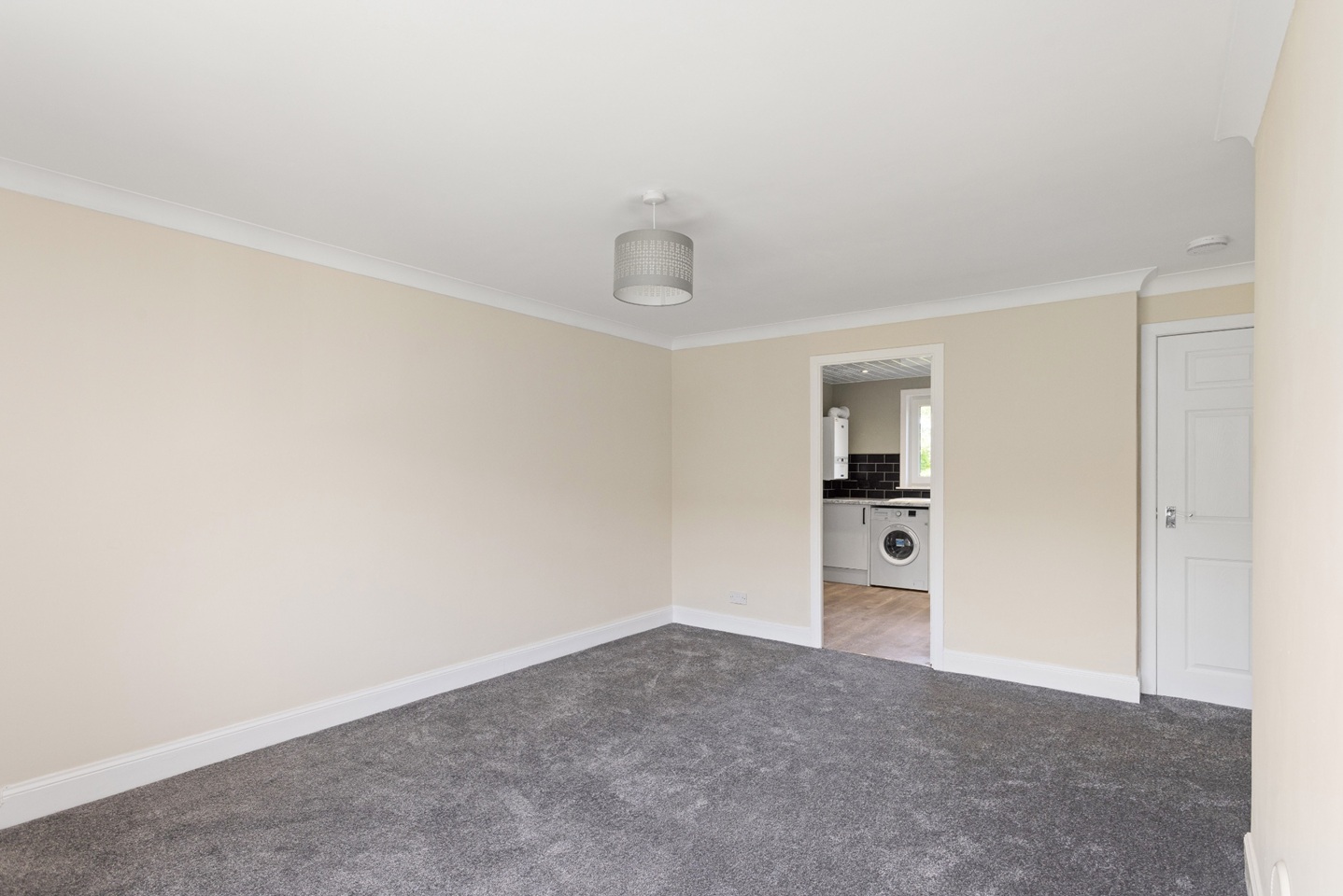 2 Bed Flat, Christian Crescent, EH15, N1 7GU