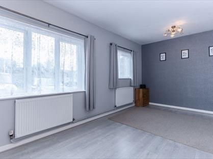 2 Bed Flat, School Close, HP5