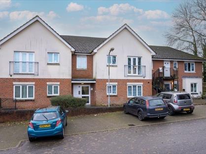 2 Bed Flat, School Close, HP5