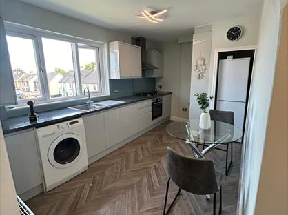 2 Bed Flat, Chisholm Place, FK3