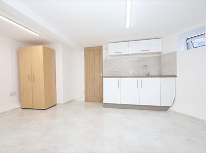 Studio Flat, Firsby Road, N16