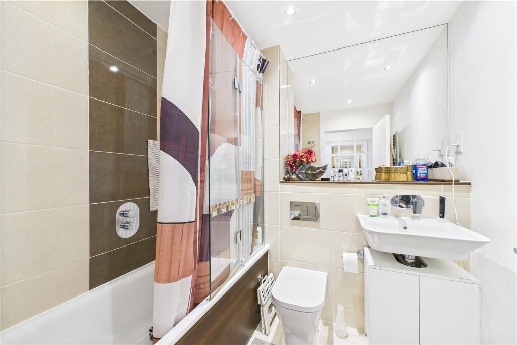 Additional image 3 of 2 Bed Flat, All Bills Included, RG2, N1 7GU