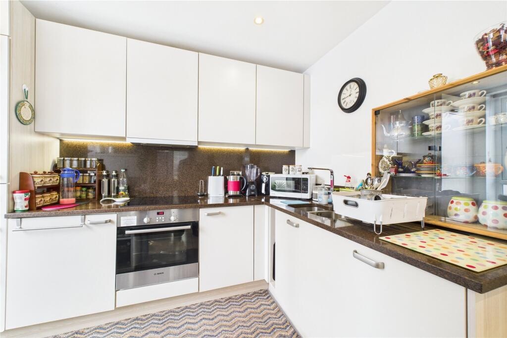 Additional image 2 of 2 Bed Flat, All Bills Included, RG2, N1 7GU