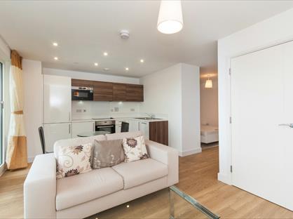 Studio Flat, Ivy Point, E3