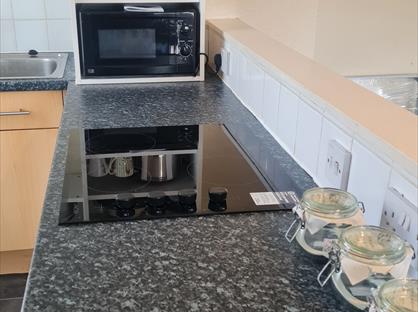 1 Bed Flat, Tong Street, BD4