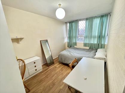 5 Bed Maisonette, Elgin House, E14